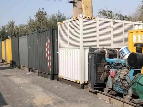 细水乡200KW柴油发电机机组每小时油耗是多少？
